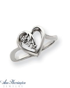 14k White Gold .06 ct tw Diamond Heart Ring