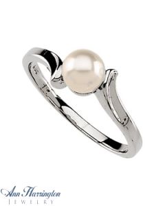 14k White or Yellow Gold 5.5 mm Akoya Cultured Pearl Ring