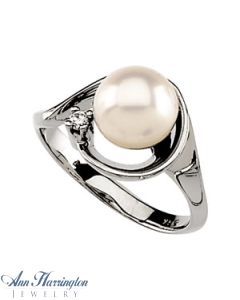 14k White Gold .03 ct tw Diamond and 8 mm Akoya Cultured Pearl Ring