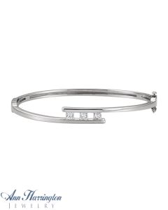 14k White Gold 5/8 ct tw 3 Stone Princess Cut Diamond Bangle Bracelet