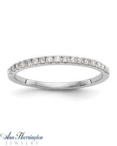 14k White Gold 1/10 ct tw Baguette and Round Diamond Vintage-Style Band