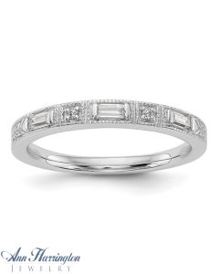 14k White Gold 1/10 ct tw Baguette and Round Diamond Vintage-Style Band