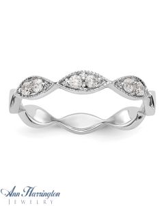 14k White Gold 1/10 ct tw Baguette and Round Diamond Vintage-Style Band
