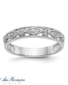 14k White Gold 1/10 ct tw Baguette and Round Diamond Vintage-Style Band