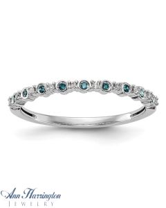 14k White Gold 1/10 ct tw Baguette and Round Diamond Vintage-Style Band